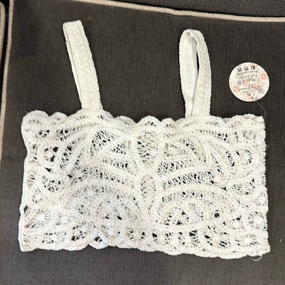 White lace crop tank top. Size small. NWT